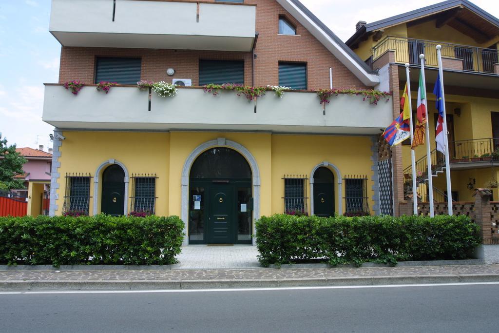 Borromeo Residenze Service S.A.S Peschiera Borromeo Exterior foto