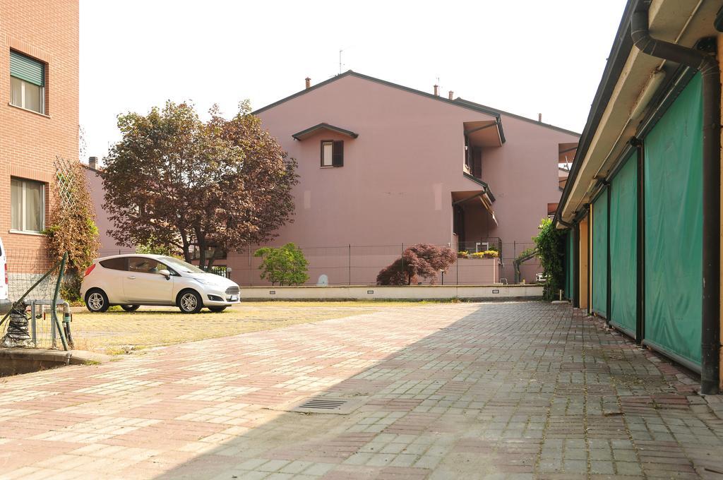 Borromeo Residenze Service S.A.S Peschiera Borromeo Exterior foto